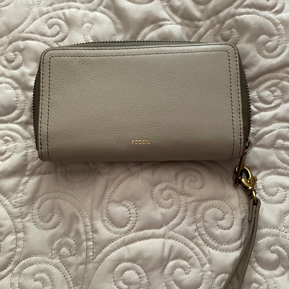 COPY - Fossil wristlet